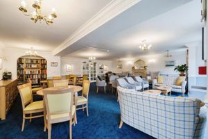 RESIDENTS LOUNGE- click for photo gallery